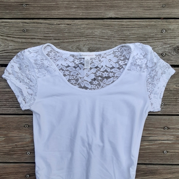 Classy White floral lace maternity blouse - Picture 2 of 6